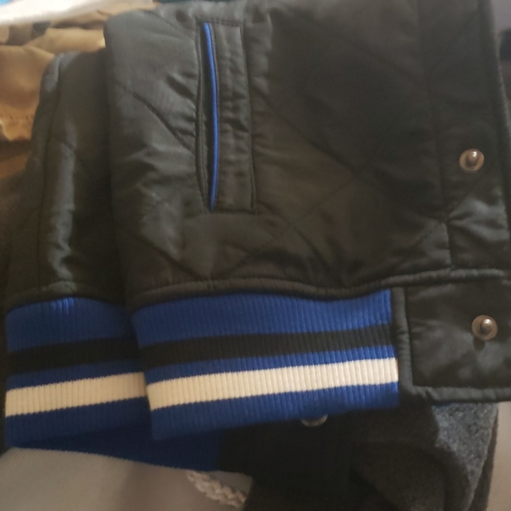 Coat - Picture 6 of 8